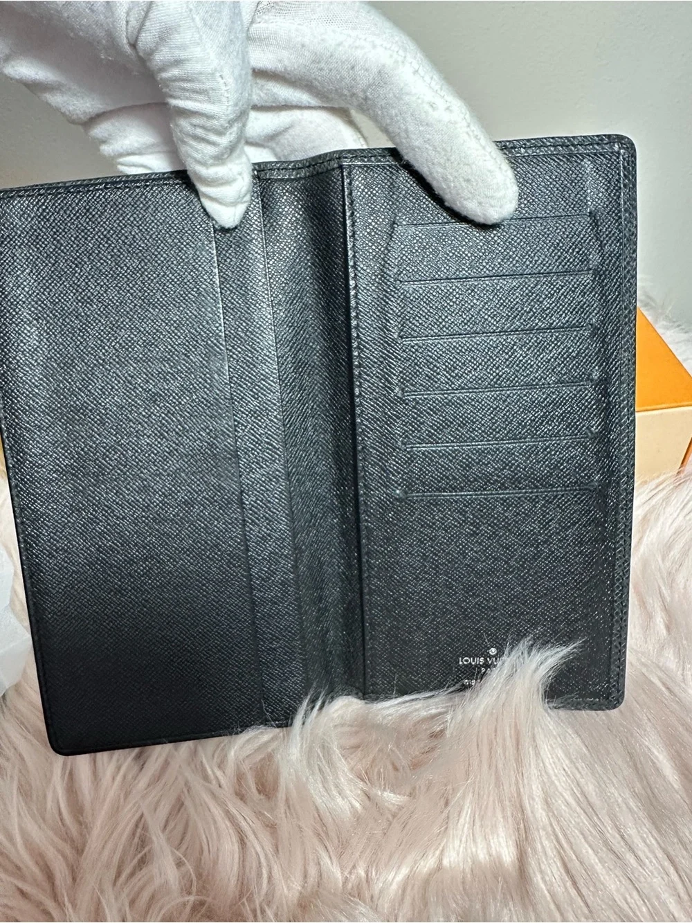 Louis Vuitton bifold wallet in Taiga Leather